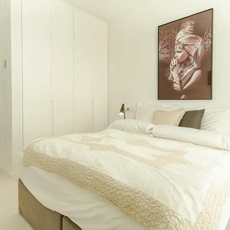 Modern With Heated Pool, Gym & Cinema Villa *