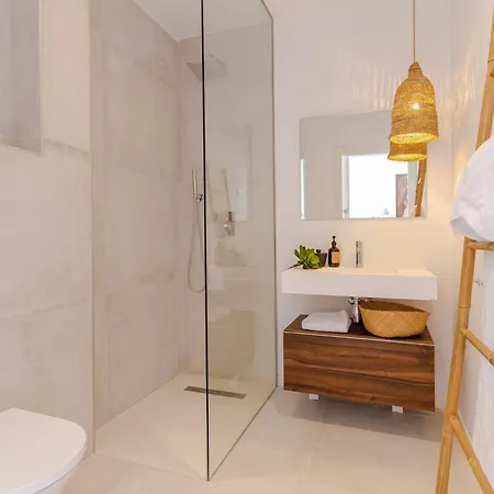 Villa Modern With Heated Pool, Gym & Cinema