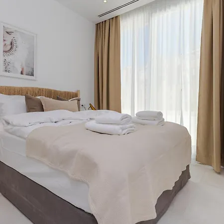 Modern With Heated Pool, Gym & Cinema Villa