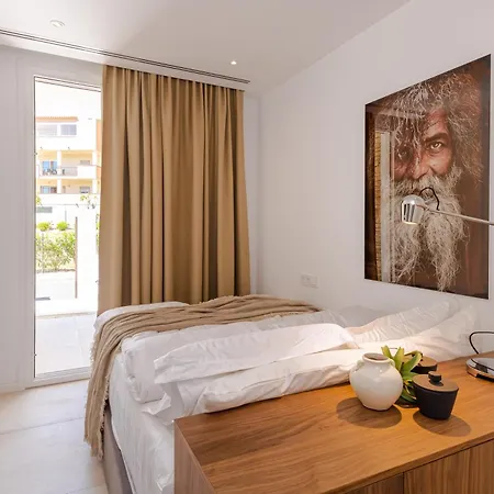 Modern With Heated Pool, Gym & Cinema Villa *
