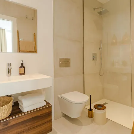 Villa Modern With Heated Pool, Gym & Cinema