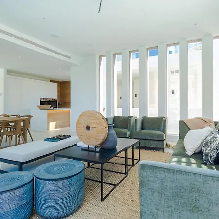 Modern With Heated Pool, Gym & Cinema