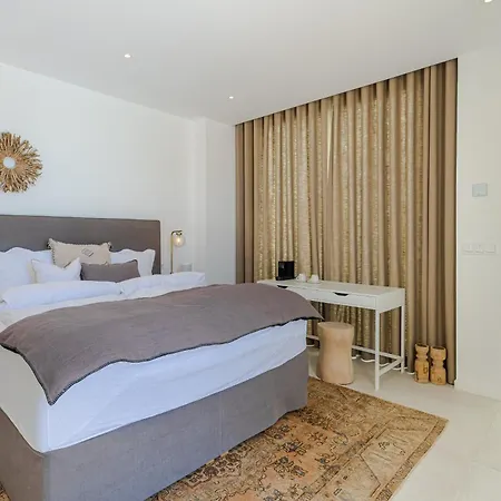 Modern With Heated Pool, Gym & Cinema Villa Marbella