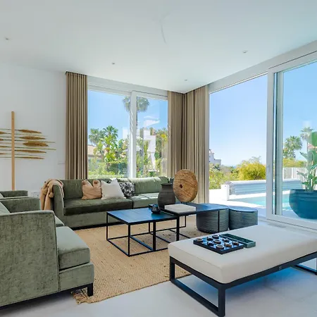 Villa Modern With Heated Pool, Gym & Cinema *