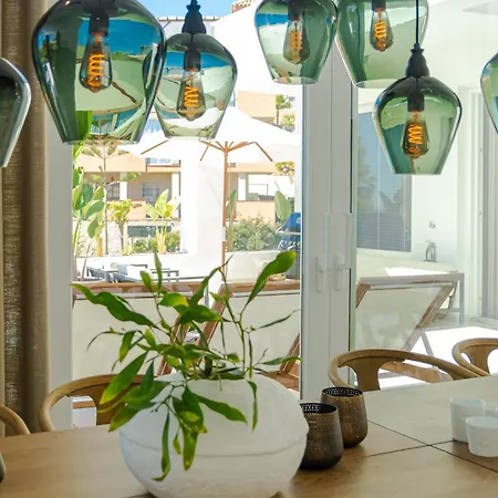 Villa Modern With Heated Pool, Gym & Cinema
